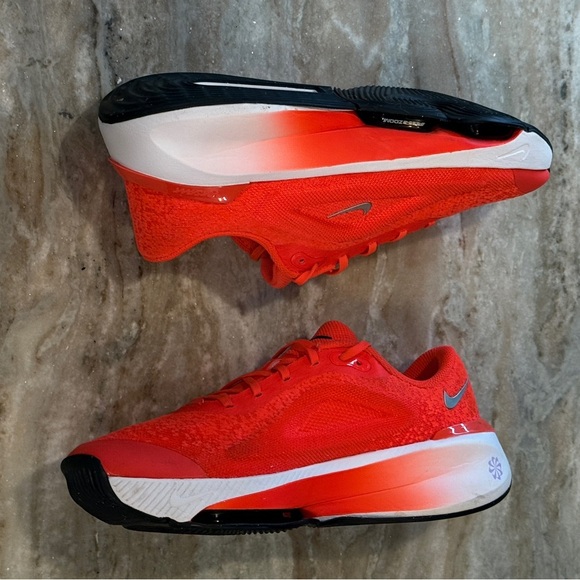 Women’s NIKE Versair Training Shoes- Bright orange/red. Size 9 - Picture 8 of 10